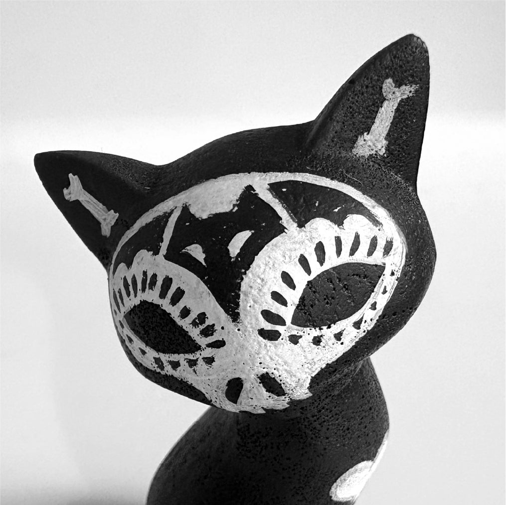 Calavera Kitty Gem 2 Mystery Hand Cast